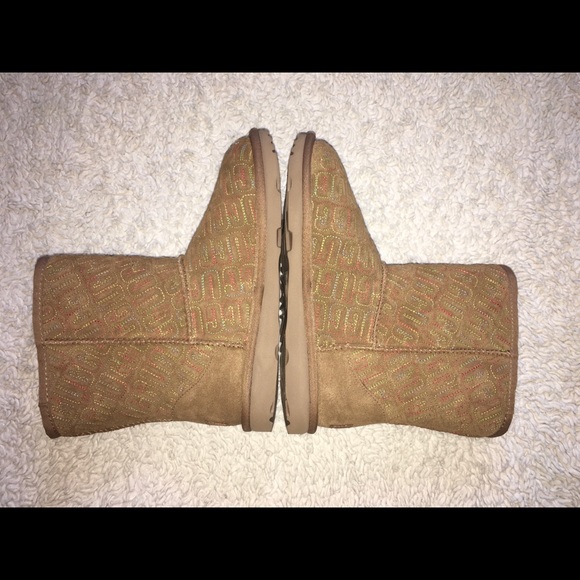 UGG - Picture 7 of 12